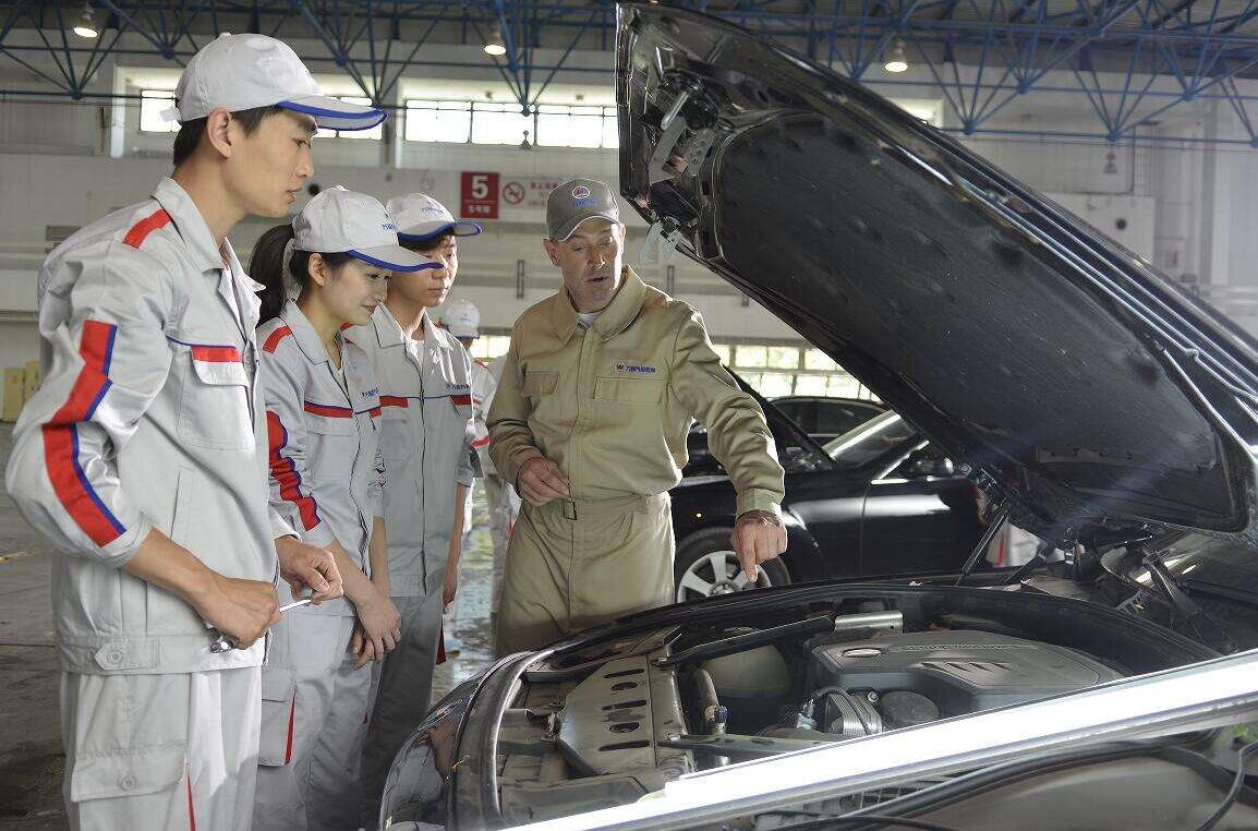 修车1.jpg 修车1.jpg